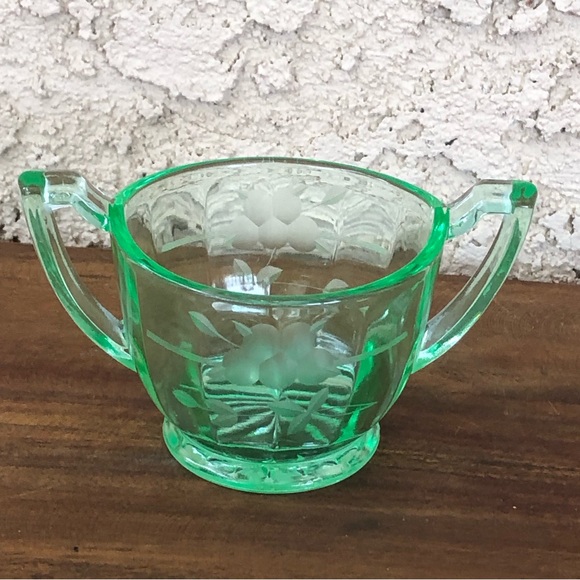 Vintage Vaseline Or Uranium Sugar Bowl Depression Glass - Picture 8 of 10